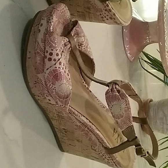Shoes - Picture 3 of 5